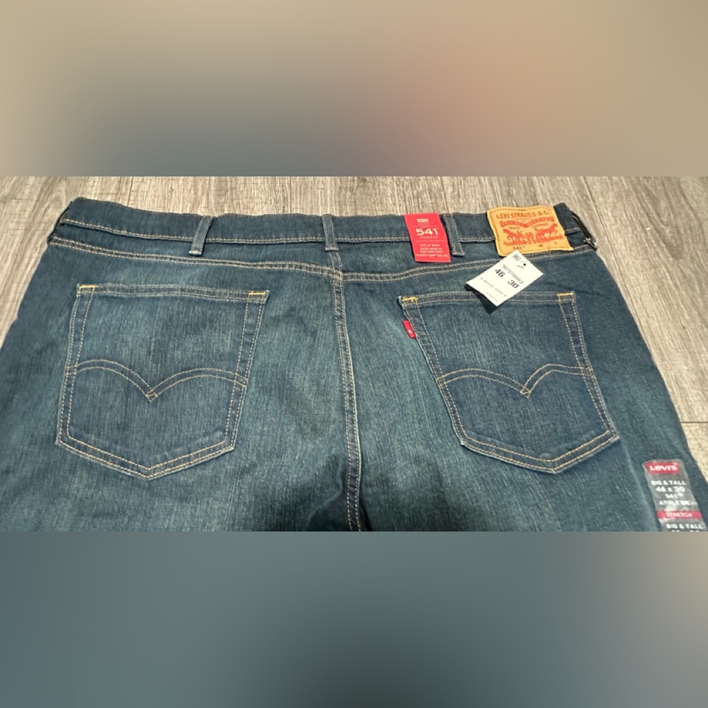 New with tags Levis 46 x 30